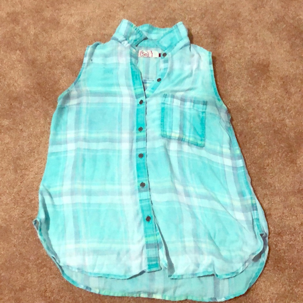 Sleeves button down collared shirt